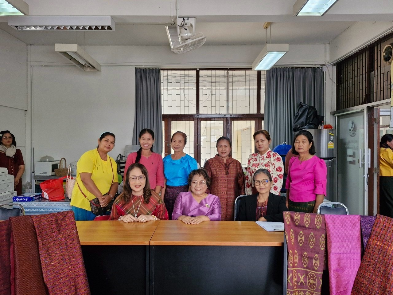 สำนักงานพัฒนาชุมชนอำเภอเมืองสุรินทร์ จัดประชุมคณะอนุกรรมการกลั่นกรองและติดตามการดำเนินงานกองทุนพัฒนาบทบาทสตรี ครั้งที่ 4/2568