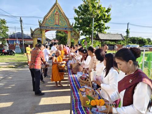 โครงการ "ถนนสายบุญ พัฒนาคุณภาพชีวิตตามหลักปรัชญาของเศรษฐกิจพอเพียง"